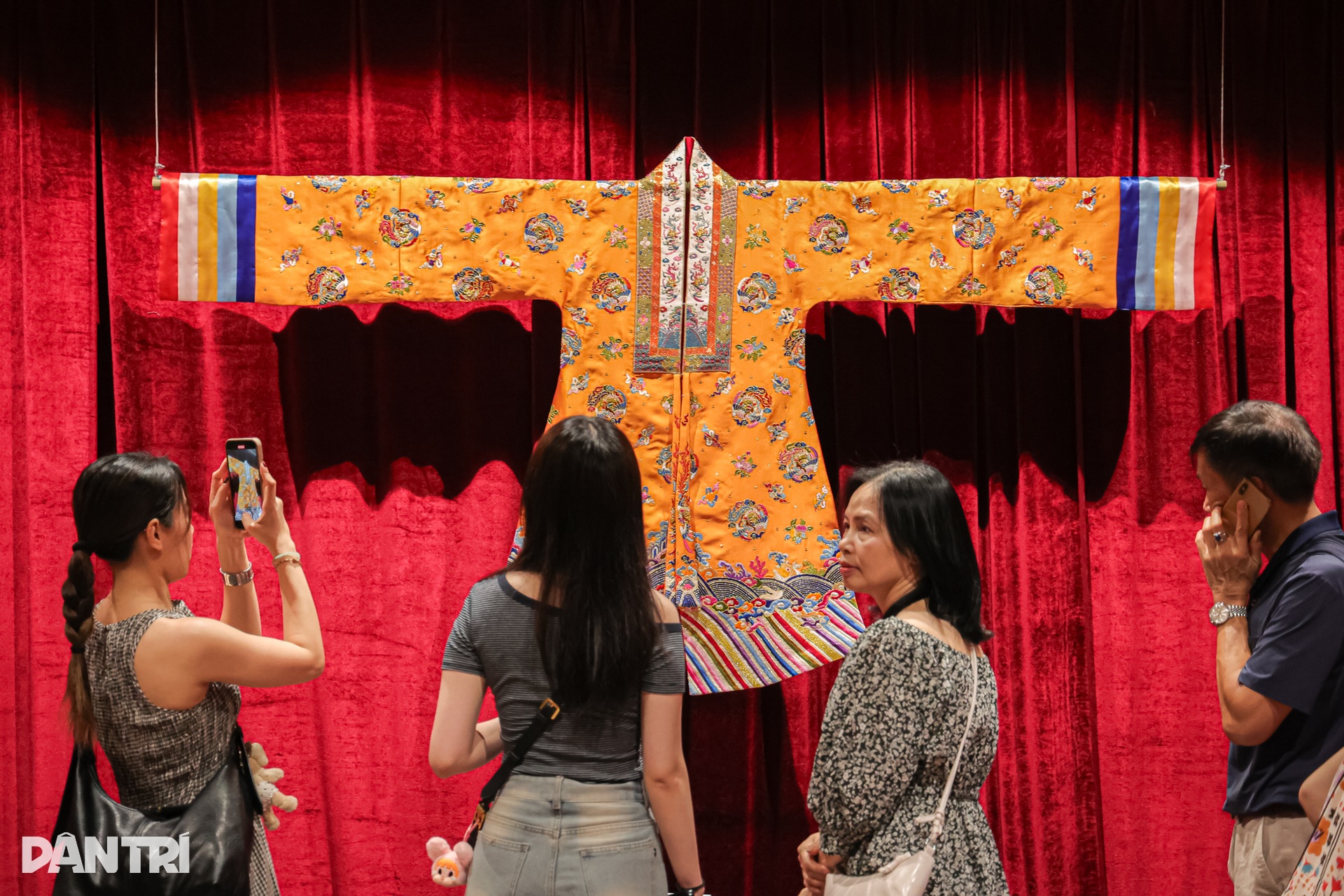 Tái hiện công phu Việt phục triều Nguyễn từ di sản gốc - 2