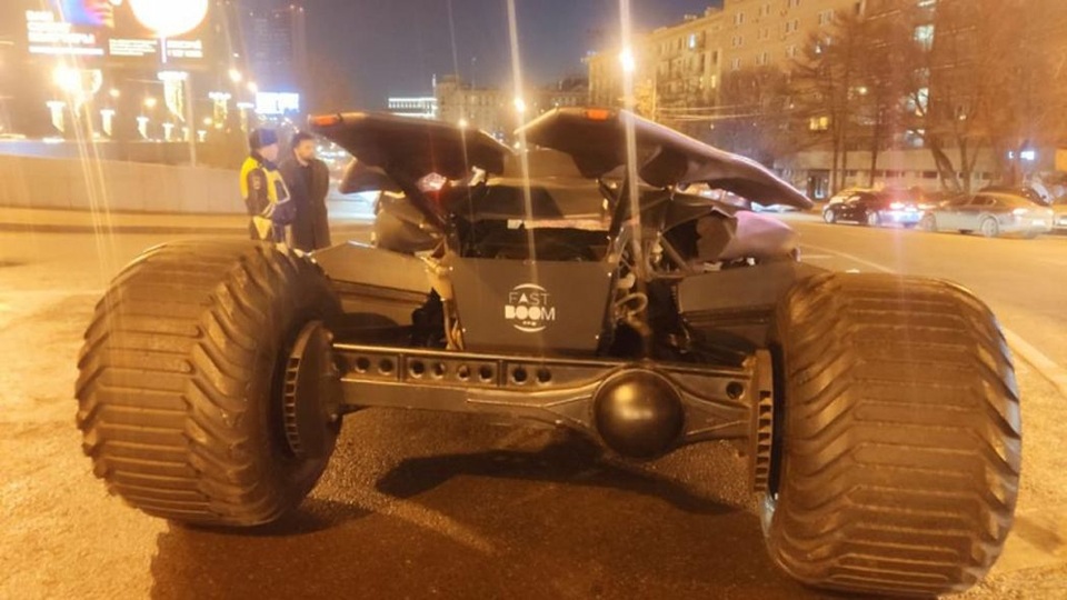 Xe người dơi Batmobile có hợp pháp để ra đường? - 4 Xe người dơi Batmobile có hợp pháp để ra đường? - 4