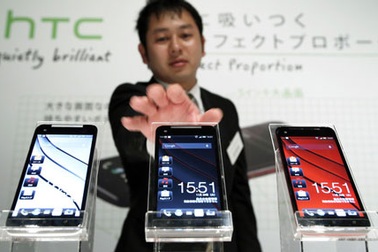 Doanh thu HTC giảm kỷ lục vì HTC One trễ hẹn