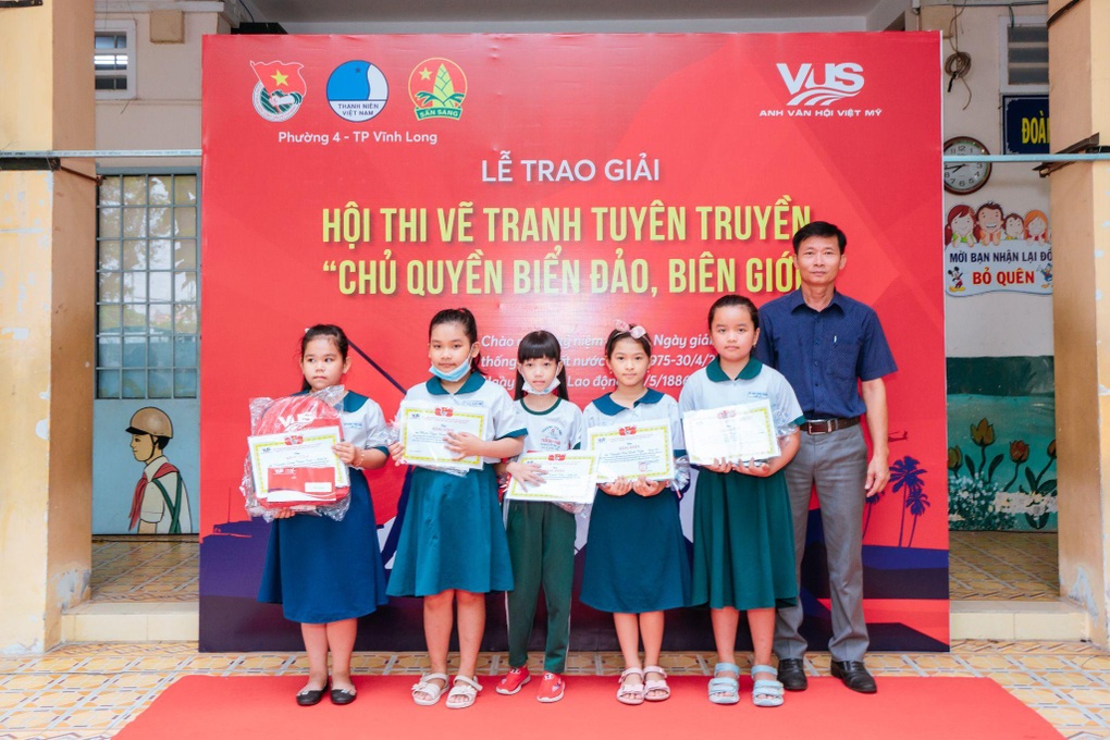 VUS Vĩnh Long đồng hành cùng hội thi vẽ tranh Chủ quyền biển đảo, biên giới - 3 VUS Vĩnh Long đồng hành cùng hội thi vẽ tranh Chủ quyền biển đảo, biên giới - 3