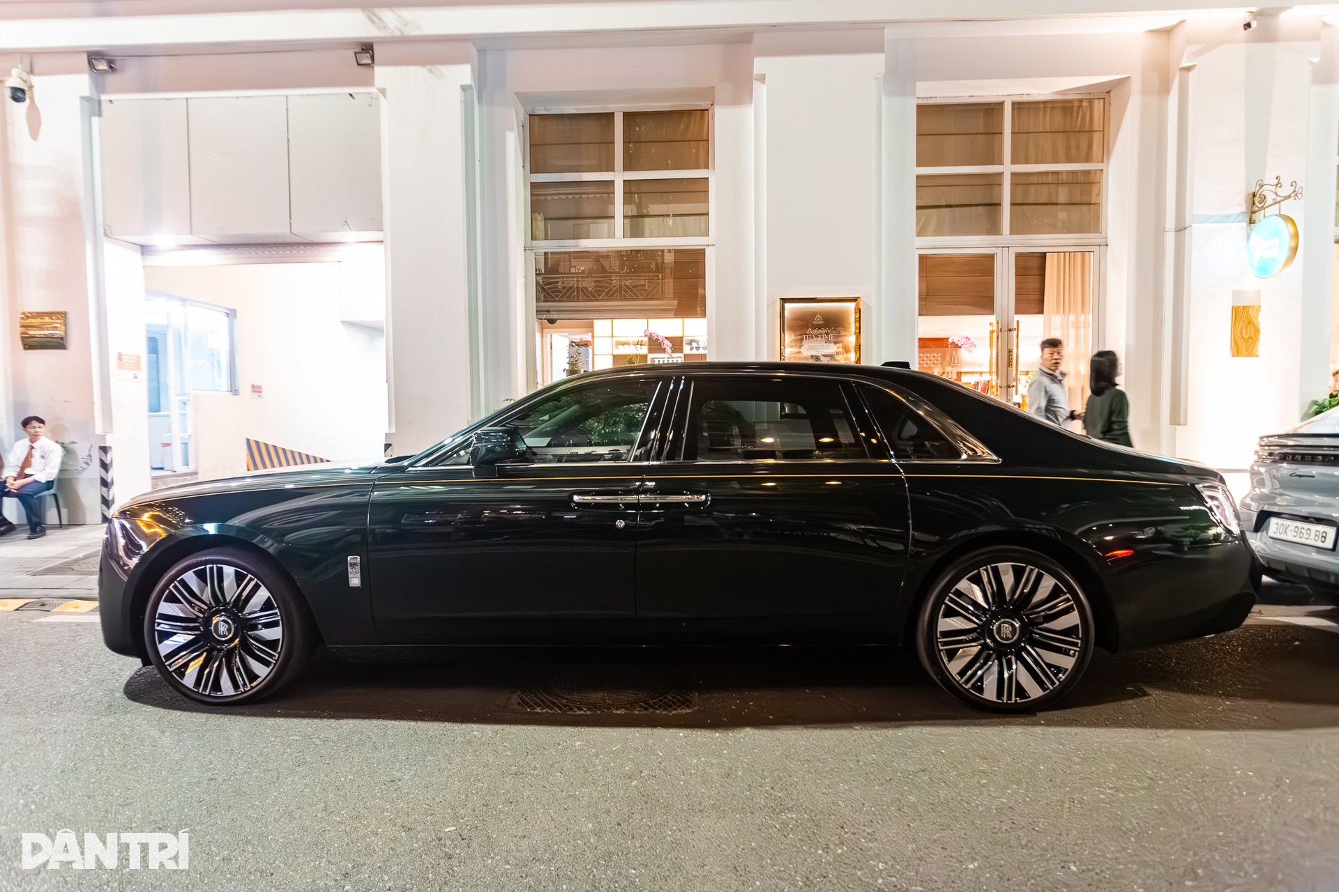 Rolls-Royce Ghost Series II đầu tiên Việt Nam, màu sơn đắt hơn 1 chiếc VF 3 - 4 Rolls-Royce Ghost Series II đầu tiên Việt Nam, màu sơn đắt hơn 1 chiếc VF 3 - 4