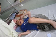 "Con khóc thì con kêu, nhưng mẹ đừng có khóc"