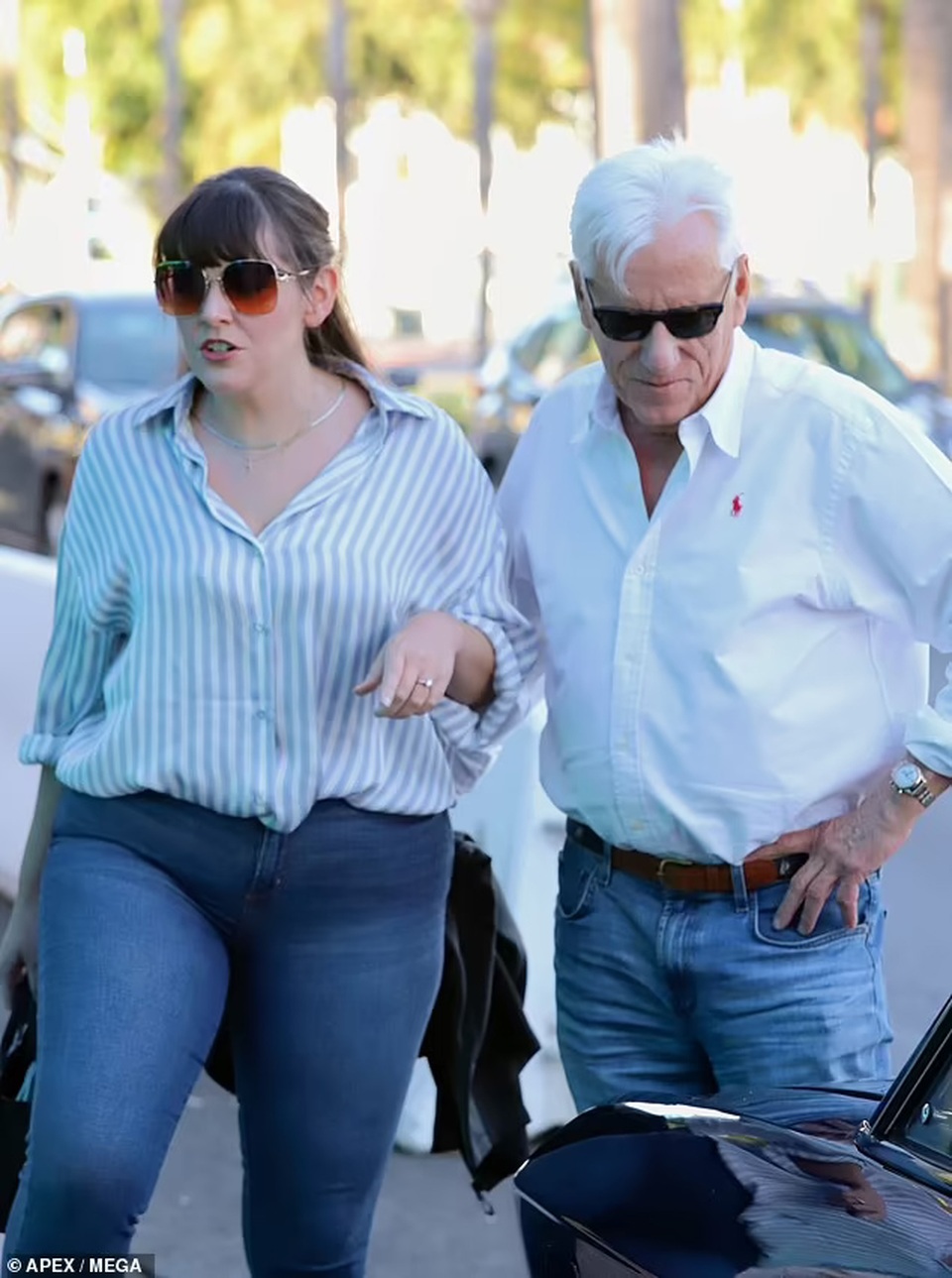 Nam diễn viên U80 toàn hẹn hò với những người đẹp kém 40 tuổi - 2 Nam diễn viên U80 toàn hẹn hò với những người đẹp kém 40 tuổi - 2