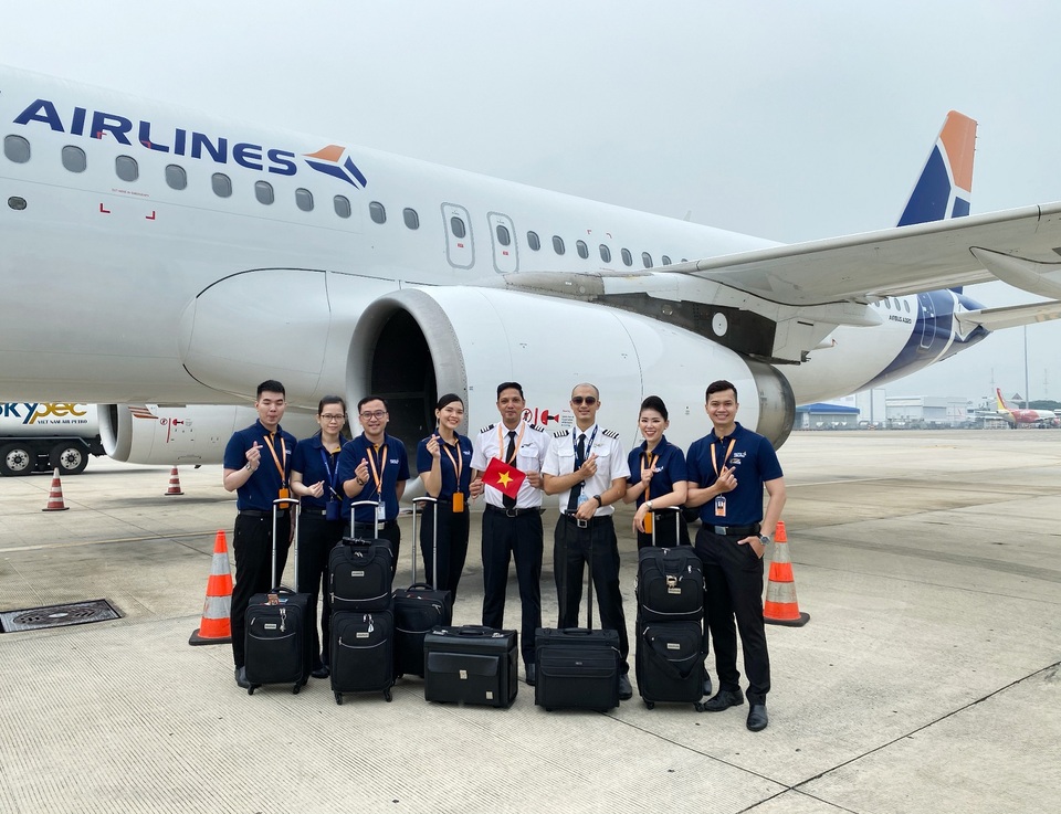 Đưa 360 người Việt từ Singapore về nước - 1 Đưa 360 người Việt từ Singapore về nước - 1