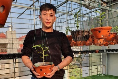 Nghệ nhân Ngô Minh Luân chia sẻ về bí quyết chăm sóc lan rừng lâu tàn khi nở hoa