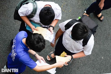 Học sinh Trường chuyên Trần Đại Nghĩa lo.... "rớt" lớp 10