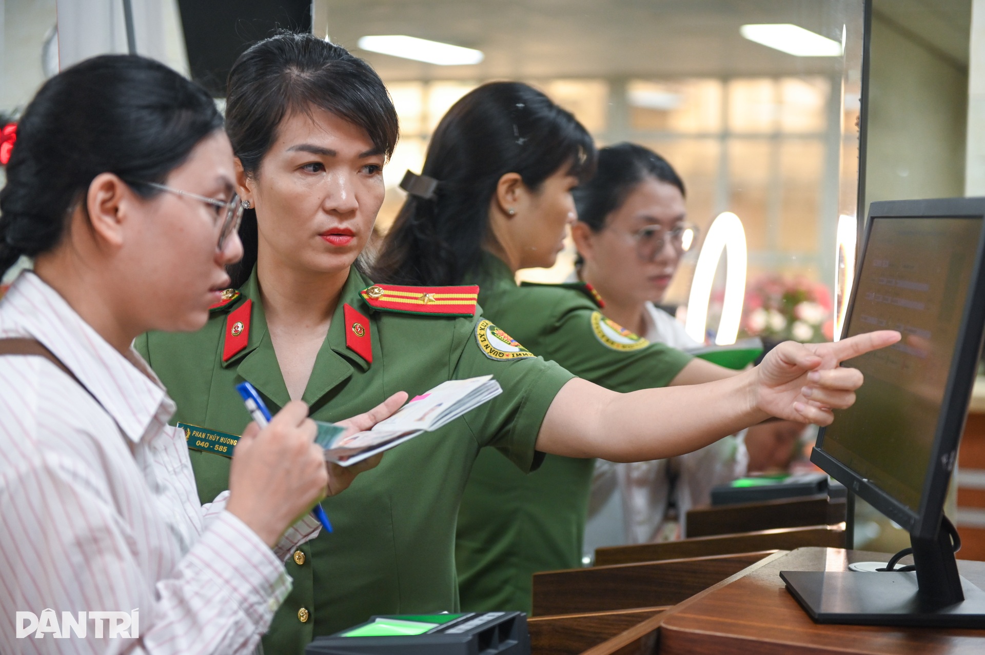 50 ngày đêm cấp định danh điện tử cho người nước ngoài cư trú tại Việt Nam - 5 50 ngày đêm cấp định danh điện tử cho người nước ngoài cư trú tại Việt Nam - 5