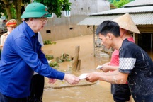 "Dùng trực thăng chuyển lương thực đến nơi bị cô lập, không để ai thiếu ăn"