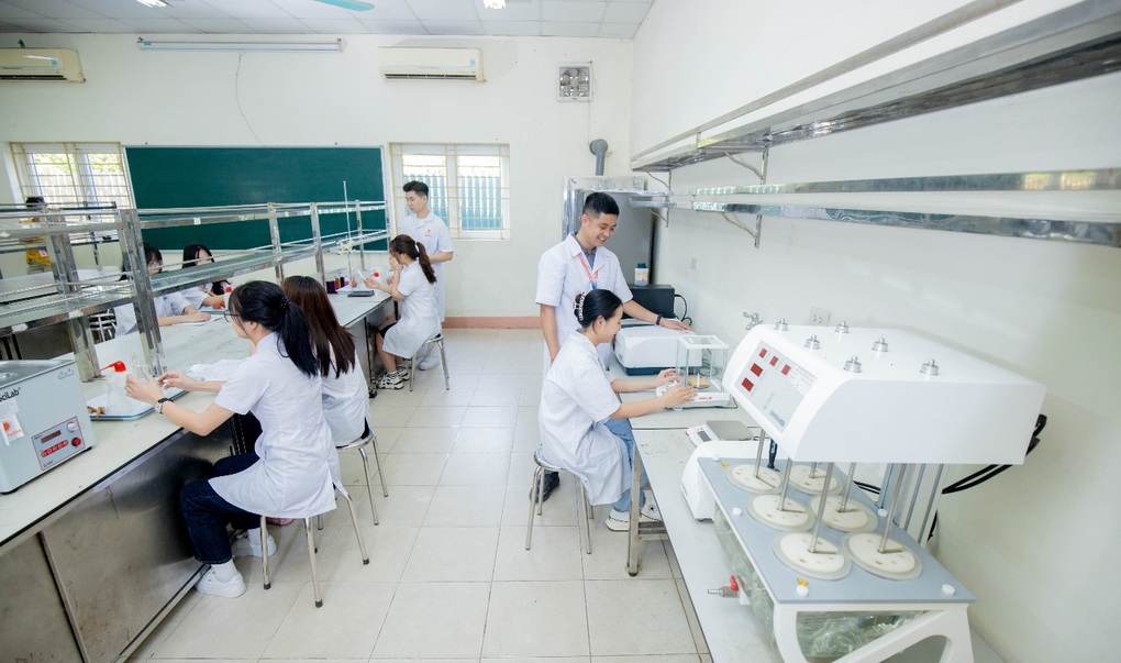 Điểm chuẩn khối ngành sức khỏe tăng cao, cơ hội nào cho thí sinh 19-22 điểm? - 3 Điểm chuẩn khối ngành sức khỏe tăng cao, cơ hội nào cho thí sinh 19-22 điểm? - 3
