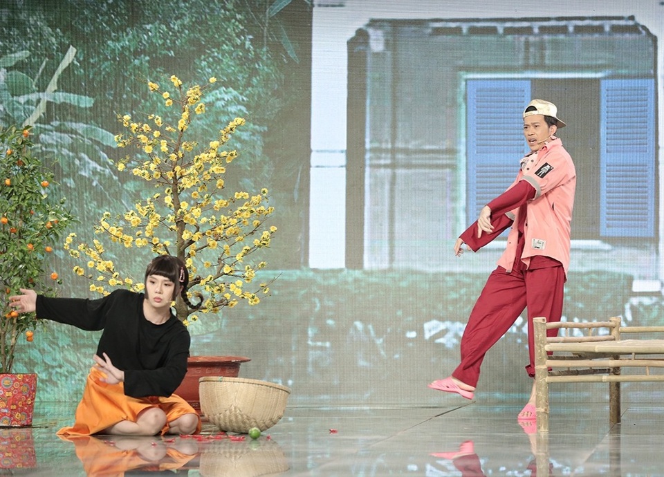 Hoài Linh gây bất ngờ khi hóa rapper Binz cực chất - 3 Hoài Linh gây bất ngờ khi hóa rapper Binz cực chất - 3