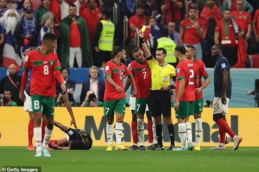 Thua Pháp ở bán kết, đội tuyển Morocco kiện trọng tài lên FIFA