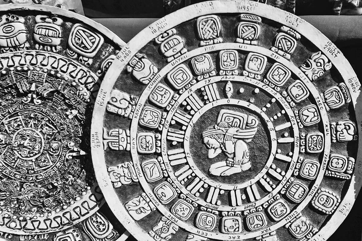 Người Maya tạo ra những bộ lịch của riêng mình nhờ vào quan sát chuyển động của mặt trăng và các ngôi sao trên bầu trời đêm (Ảnh: Getty).