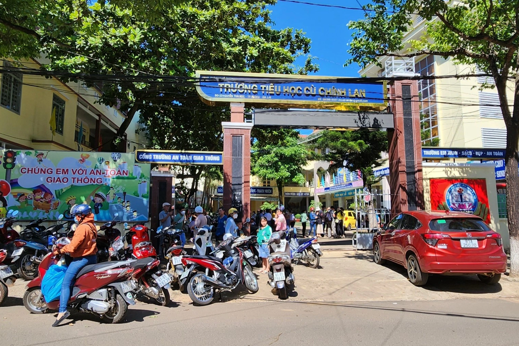 Giáo viên âm nhạc tự ý sửa kết quả học tập của 75 học sinh mà không báo cáo - 1 Giáo viên âm nhạc tự ý sửa kết quả học tập của 75 học sinh mà không báo cáo - 1