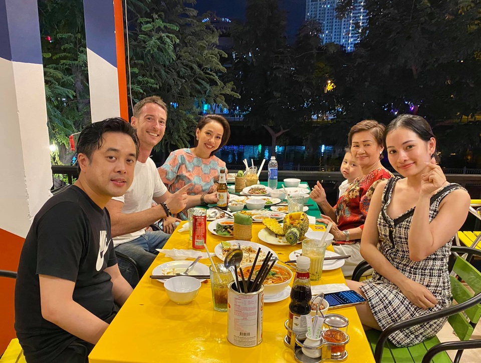 Bà mẹ một con Đàm Thu Trang khoe dáng thon gọn với áo tắm - 11 Bà mẹ một con Đàm Thu Trang khoe dáng thon gọn với áo tắm - 11