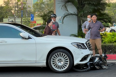 Nữ tài xế lái Mercedes tông 10 xe máy ở TPHCM diễn ra như thế nào?