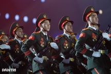 Tiết lộ về màn diễu binh nổi da gà của 68 chiến sĩ ở concert  50.000 người