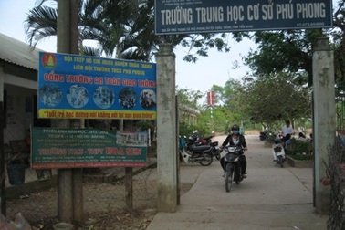 Học sinh lớp 9 bị đâm chết trước cổng trường