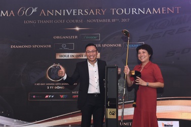 Nữ golfer Trần Phương Lan giành gậy golf trị giá 118 triệu