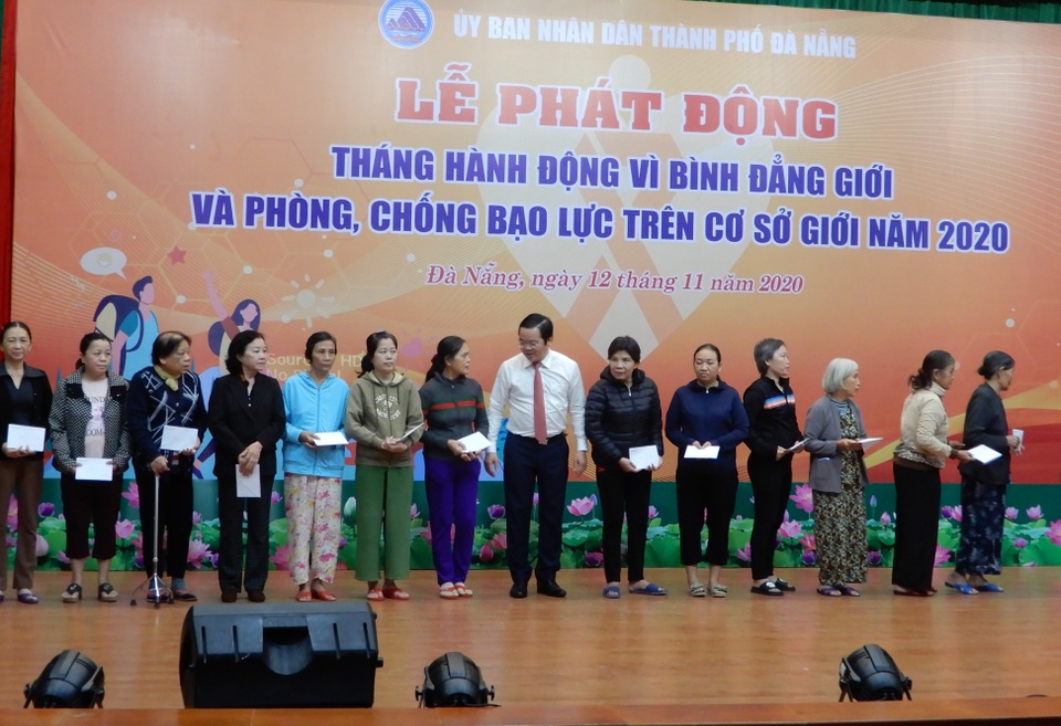 Bình đẳng giới: Bản thân phụ nữ và trẻ em phải có tiếng nói của mình - 3 Bình đẳng giới: Bản thân phụ nữ và trẻ em phải có tiếng nói của mình - 3