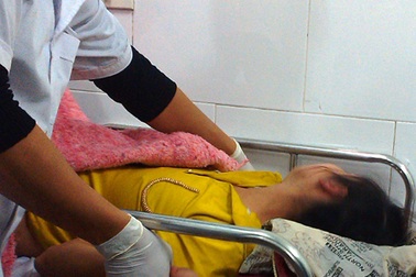 Cô gái trẻ “ngáo đá”, quậy tưng bừng ở bệnh viện