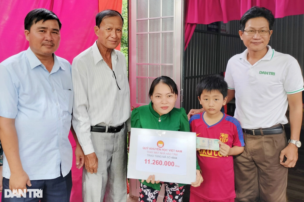Bé trai mồ côi cha, mẹ tật nguyền được bạn đọc giúp đỡ 116 triệu đồng - 2 Bé trai mồ côi cha, mẹ tật nguyền được bạn đọc giúp đỡ 116 triệu đồng - 2
