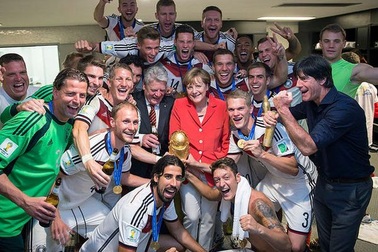 Điều ít biết về cuộc sống của người phụ nữ quyền lực nhất thế giới