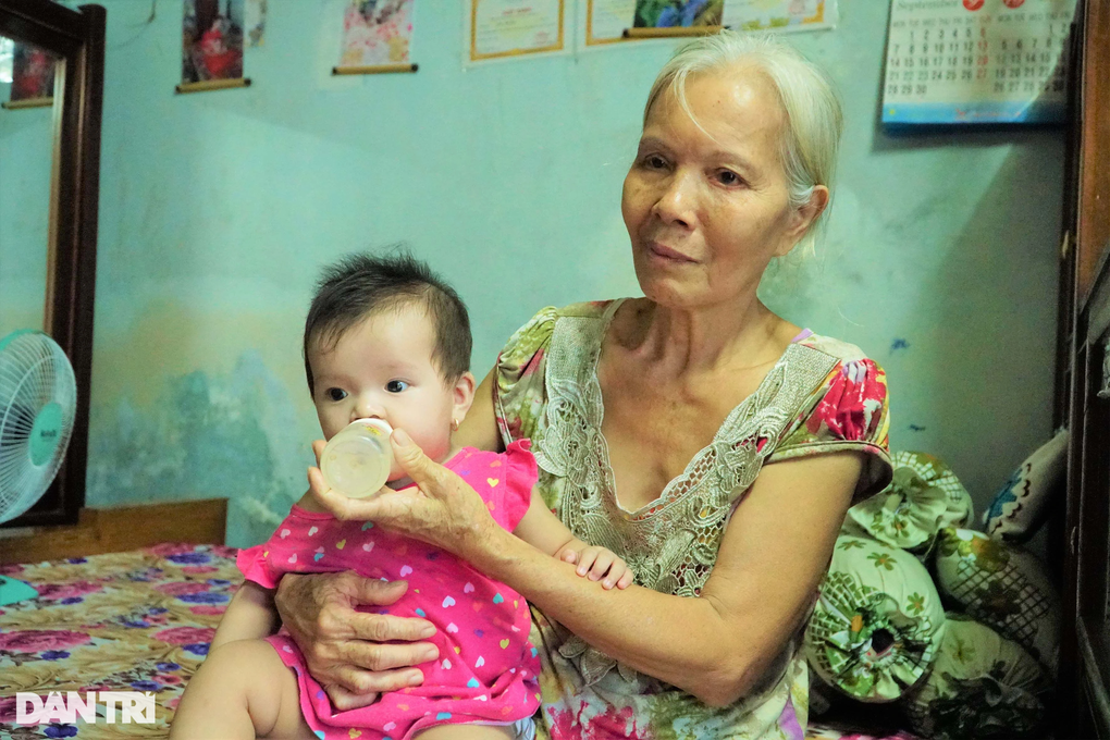 Vợ bị vỡ mạch máu não, chồng một mình nuôi cả nhà đau ốm - 4 Vợ bị vỡ mạch máu não, chồng một mình nuôi cả nhà đau ốm - 4