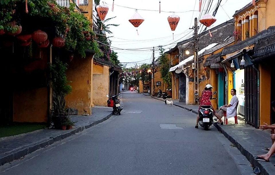 Hội An yêu cầu các hàng, quán phục vụ lượt khách không quá 30 người - 1 Hội An yêu cầu các hàng, quán phục vụ lượt khách không quá 30 người - 1