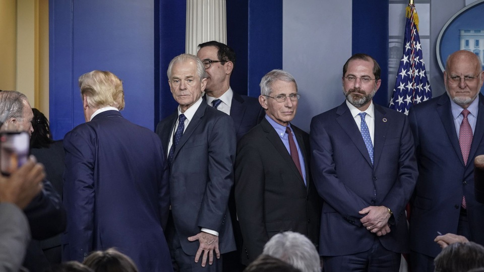 Cuộc tranh luận nóng bỏng trong Nhà Trắng về thuốc điều trị Covid-19 - 1 Cuộc tranh luận nóng bỏng trong Nhà Trắng về thuốc điều trị Covid-19 - 1