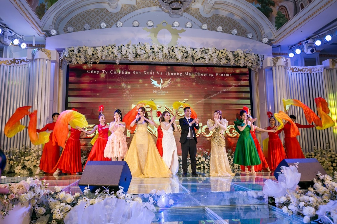 Diễn viên Việt Anh và dàn sao hạng A hội tụ trong sự kiện ra mắt bài hát Phượng Hoàng Lửa của Phoenix Pharma - 5 Diễn viên Việt Anh và dàn sao hạng A hội tụ trong sự kiện ra mắt bài hát Phượng Hoàng Lửa của Phoenix Pharma - 5
