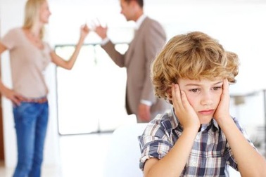 Bé gái 11 tuổi tử vong từ tầng 39: Khi con là nạn nhân trong “cuộc chiến” của bố mẹ