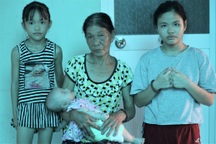 Lời khẩn cầu cứu giúp người mẹ ung thư của 4 đứa trẻ