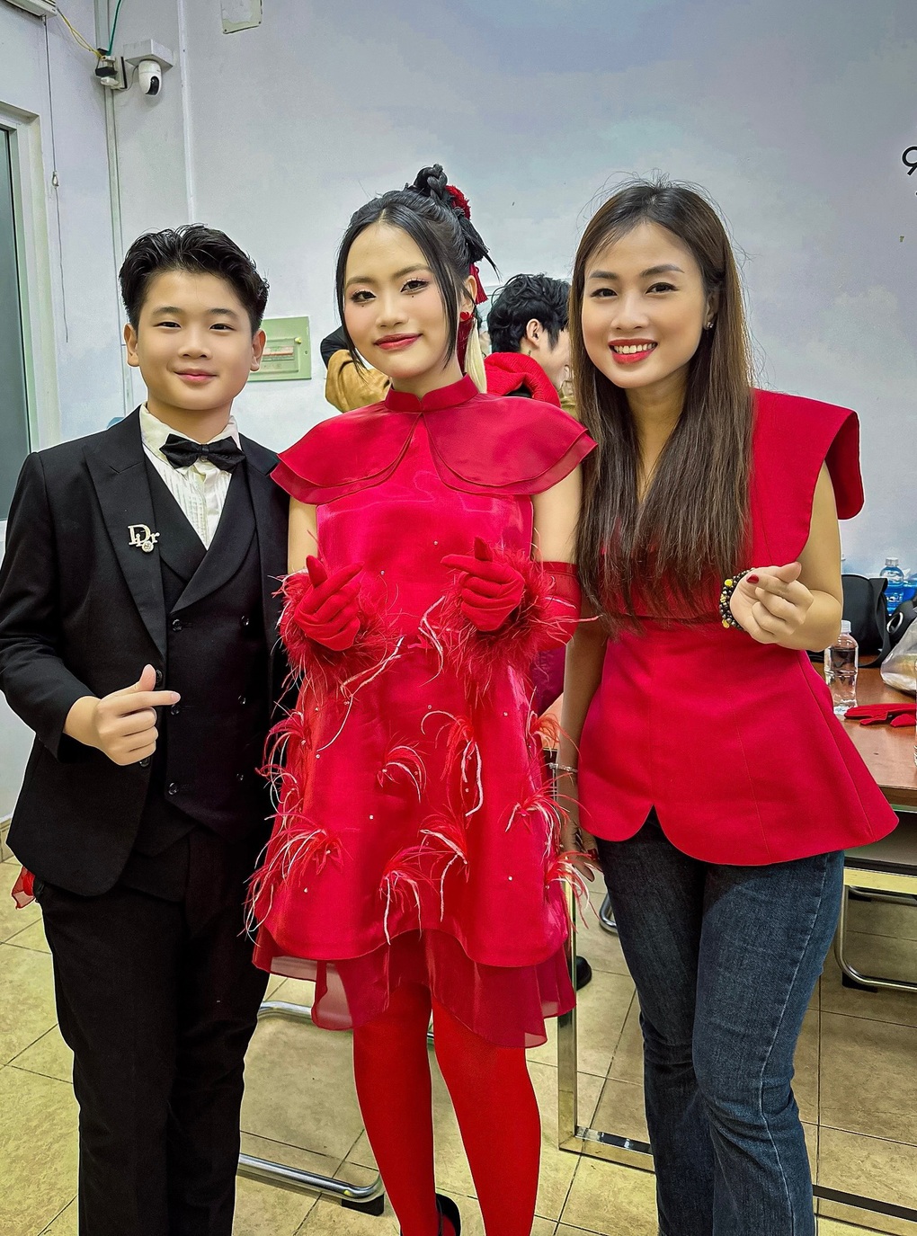 Ảo thuật gia nhí Bảo Long kể lần chấn thương khi diễn đâm xuyên qua thùng - 3 Ảo thuật gia nhí Bảo Long kể lần chấn thương khi diễn đâm xuyên qua thùng - 3