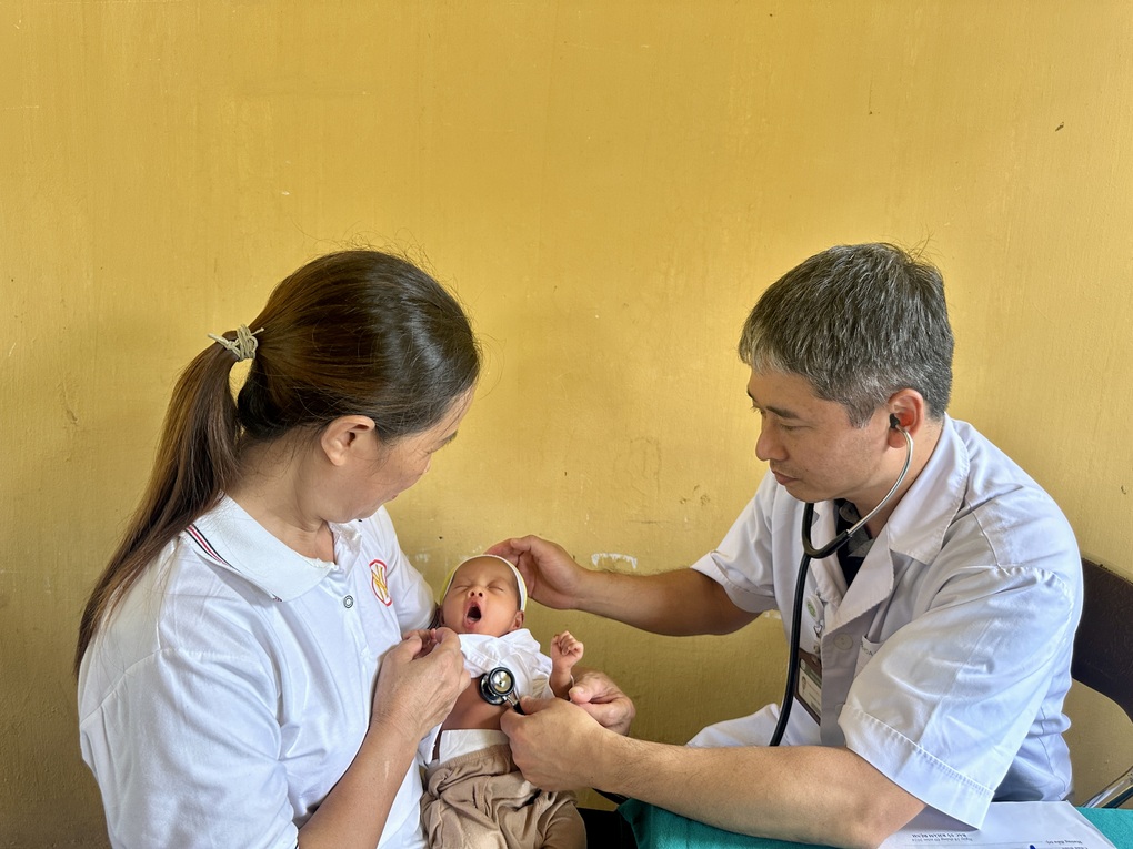 Bệnh viện Bạch Mai tặng 6 tỷ đồng học phí cho y tế Tuyên Quang - 4 Bệnh viện Bạch Mai tặng 6 tỷ đồng học phí cho y tế Tuyên Quang - 4