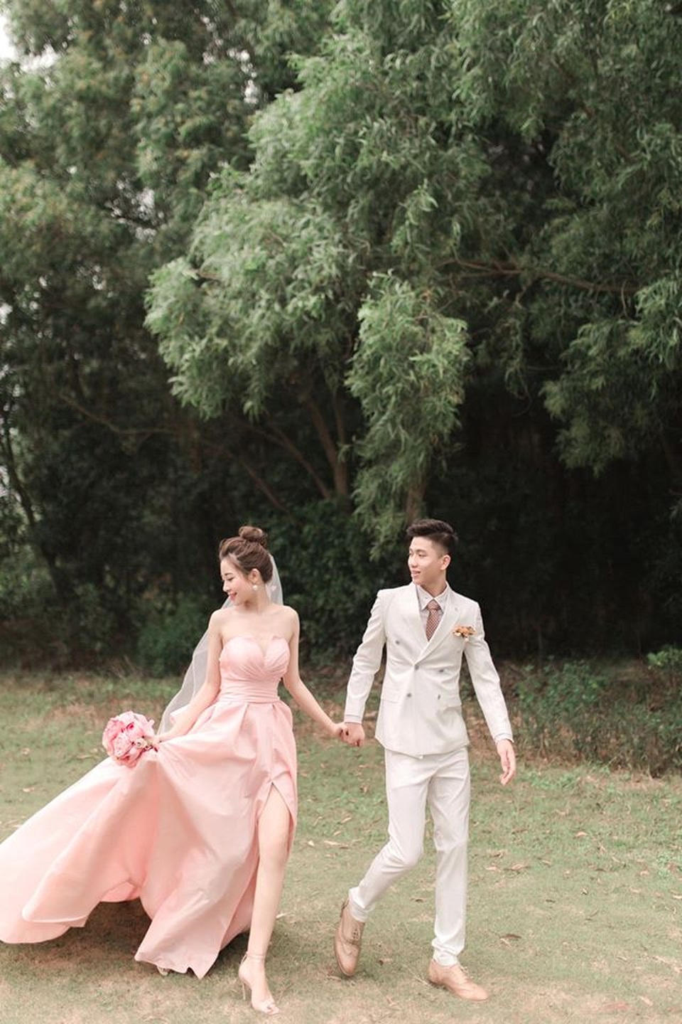 Ngắm bộ ảnh cưới tình bể bình của cầu thủ Phan Văn Đức và hot girl Nghệ An - 6 Ngắm bộ ảnh cưới tình bể bình của cầu thủ Phan Văn Đức và hot girl Nghệ An - 6