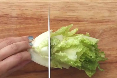 Cách để tận dung rau củ thừa khi nấu ăn để có một vườn rau sạch trong nhà