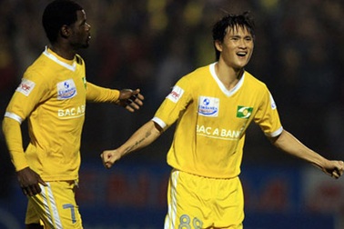 Vòng 13 V-League 2014: Vẫn là cuộc đua tam mã