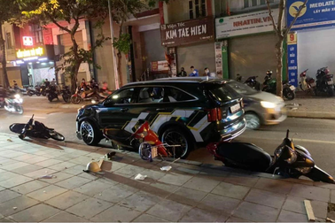 Truy tìm tài xế ô tô tông 3 xe máy khiến 3 người bị thương