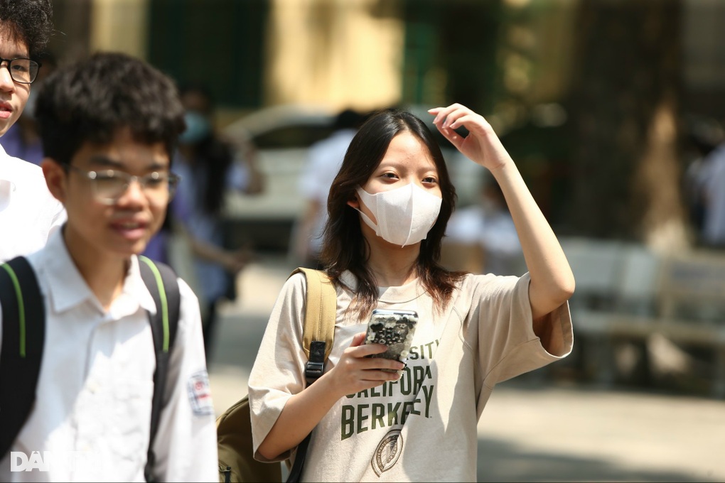 Con gái thi thử lớp 10 điểm thấp, bố ép cả nhà nhịn ăn cho con học tư - 2 Con gái thi thử lớp 10 điểm thấp, bố ép cả nhà nhịn ăn cho con học tư - 2