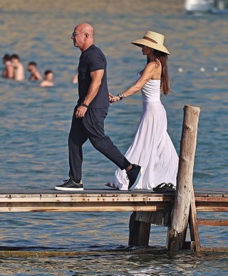 Dáng vóc “đồng hồ cát” quyến rũ của vợ tỷ phú Jeff Bezos - 7