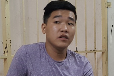 Bắt đối tượng khống chế bạn đồng tính cướp tài sản