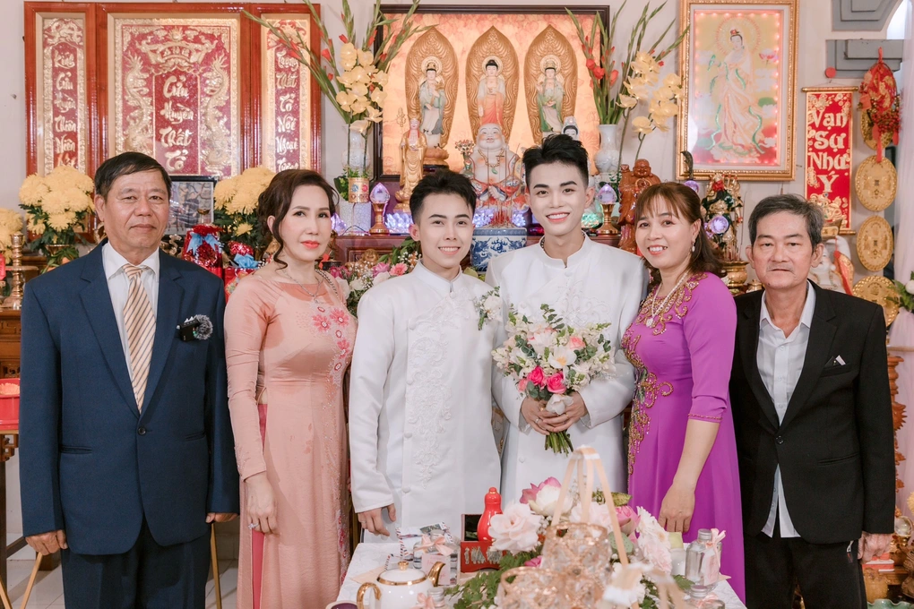 Cặp đôi ở TPHCM: Chồng mang bầu được vợ trẻ chiều hết cỡ - 2 Cặp đôi ở TPHCM: Chồng mang bầu được vợ trẻ chiều hết cỡ - 2