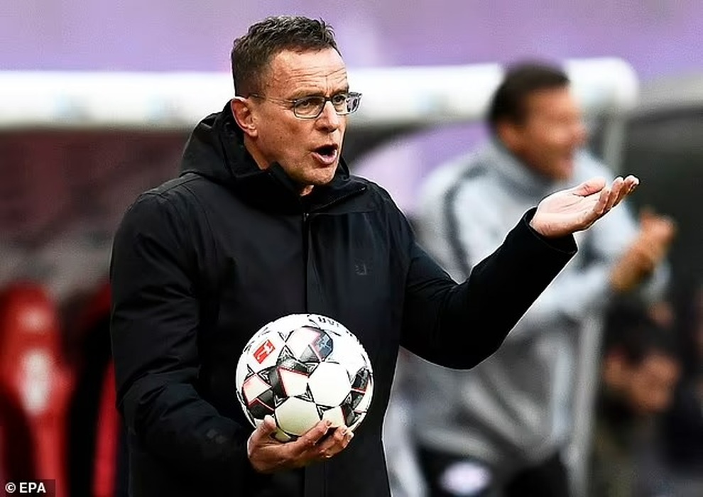Quy định lạ của HLV Ralf Rangnick buộc C.Ronaldo cũng phải tuân theo - 1 Quy định lạ của HLV Ralf Rangnick buộc C.Ronaldo cũng phải tuân theo - 1