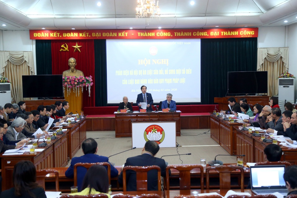 “Quốc hội xi nhan phải, cơ quan soạn thảo luật rẽ… trái” - 1 “Quốc hội xi nhan phải, cơ quan soạn thảo luật rẽ… trái” - 1