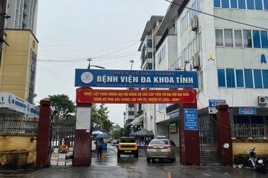 Vụ tài xế xe cấp cứu thu 21 triệu đồng: Tạm đình chỉ 3 cán bộ, nhân viên