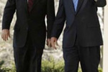 Tổng thống Bush ủng hộ John McCain chạy đua vào Nhà Trắng