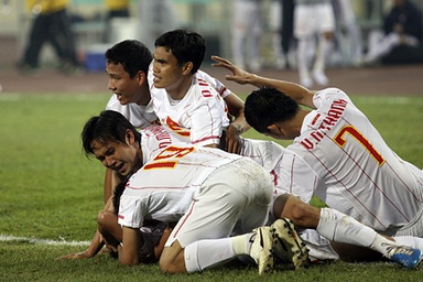 Đánh bại Singapore đầy kịch tính, Việt Nam vào bán kết AFF Cup