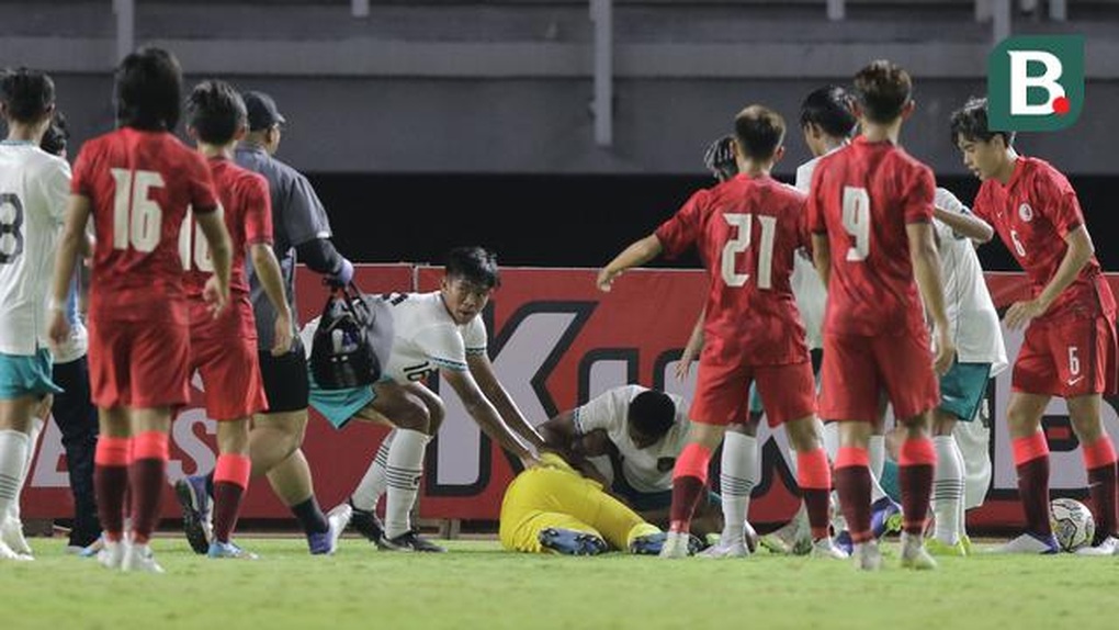 Ngôi sao U20 Indonesia chấn thương kinh hoàng, bị ngừng tim 10 giây - 1 Ngôi sao U20 Indonesia chấn thương kinh hoàng, bị ngừng tim 10 giây - 1