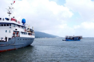 Tàu cá hỏng máy, 31 ngư dân đang trôi dạt