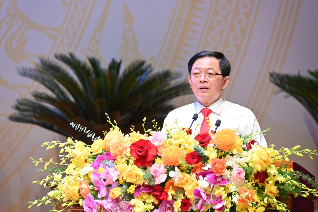 Đại biểu tỉnh Gia Lai quyên góp ủng hộ đồng bào bị ảnh hưởng bão số 10 - 1 Đại biểu tỉnh Gia Lai quyên góp ủng hộ đồng bào bị ảnh hưởng bão số 10 - 1